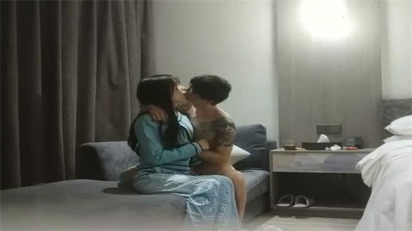 极品嫩妹 利哥探花狂操水多骚穴 内射颜射双响炮